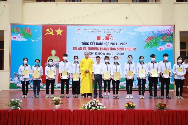 Chùa Cổ Am: Trao Học Bổng 