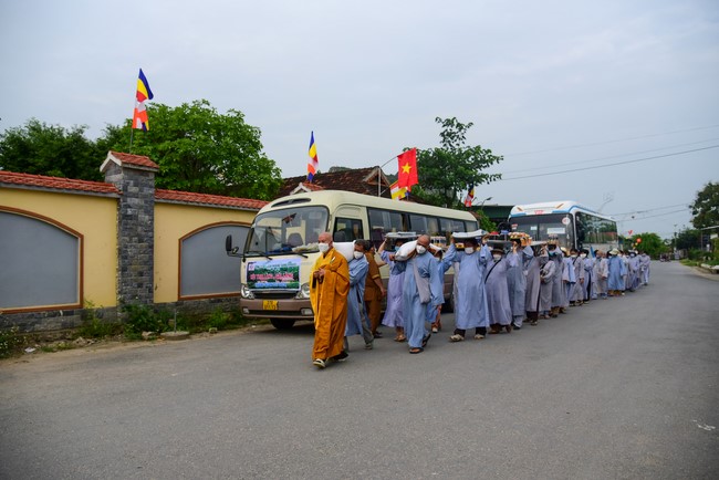 Cúng dường Tam bảo chùa Cổ Am, Nghệ An