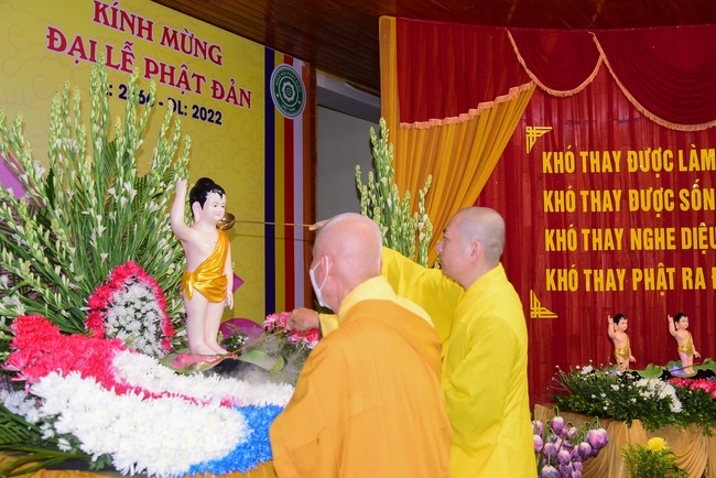 Cúng dường Tam bảo chùa Cổ Am, Nghệ An