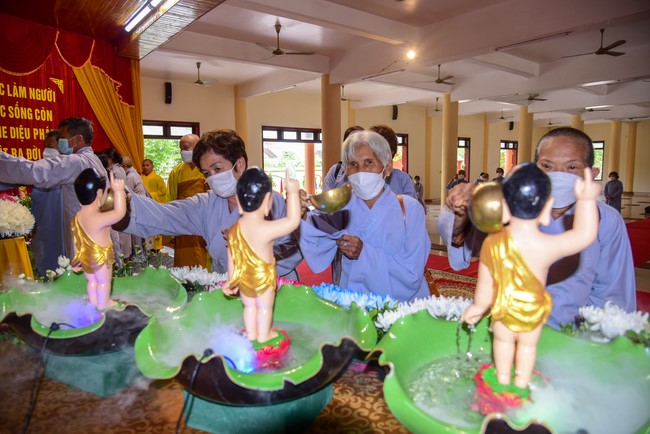 Cúng dường Tam bảo chùa Cổ Am, Nghệ An