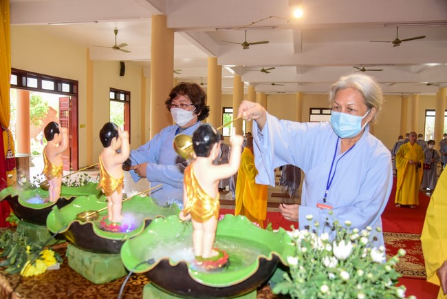 Cúng dường Tam bảo chùa Cổ Am, Nghệ An