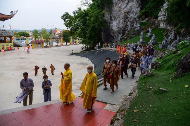 Cúng dường Tam bảo chùa Cổ Am, Nghệ An