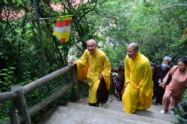 Cúng dường Tam bảo chùa Cổ Am, Nghệ An