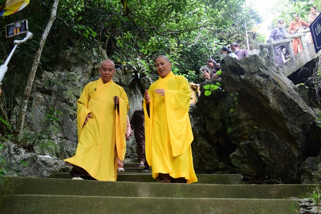 Cúng dường Tam bảo chùa Cổ Am, Nghệ An