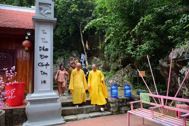 Cúng dường Tam bảo chùa Cổ Am, Nghệ An