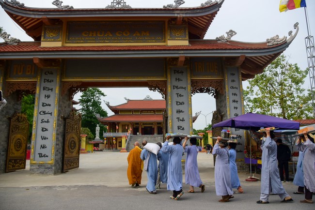 Cúng dường Tam bảo chùa Cổ Am, Nghệ An