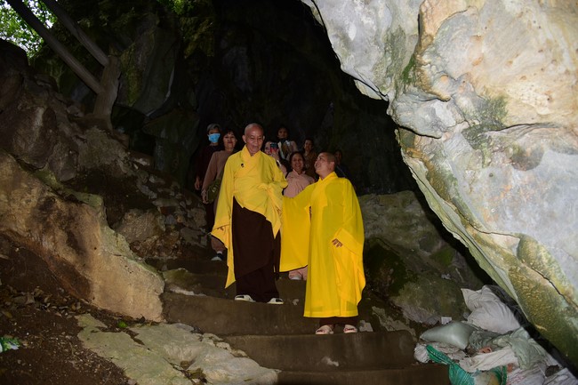 Cúng dường Tam bảo chùa Cổ Am, Nghệ An