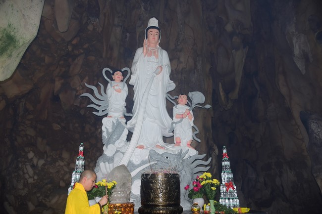 Cúng dường Tam bảo chùa Cổ Am, Nghệ An