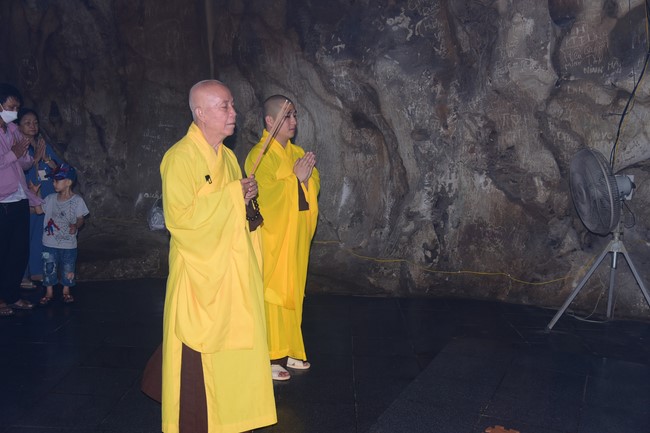 Cúng dường Tam bảo chùa Cổ Am, Nghệ An