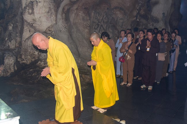 Cúng dường Tam bảo chùa Cổ Am, Nghệ An