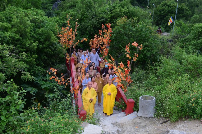 Cúng dường Tam bảo chùa Cổ Am, Nghệ An