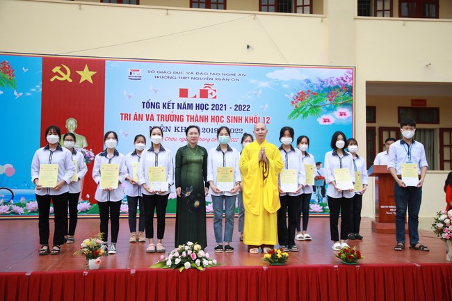 Chùa Cổ Am: Trao Học Bổng Nâng Bước Nhân Tài - Trường THPT Nguyễn Xuân Ôn