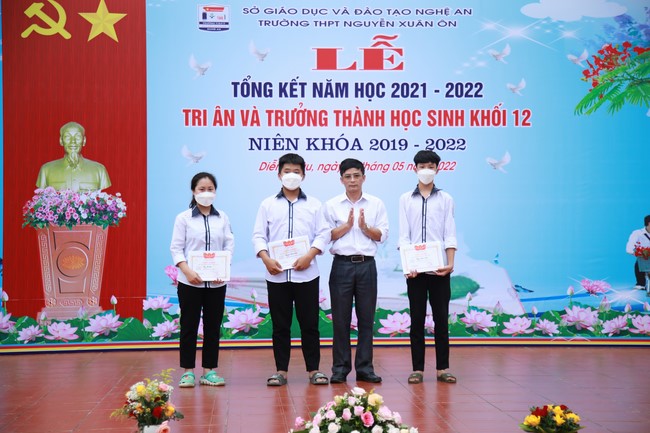 Chùa Cổ Am: Trao Học Bổng Nâng Bước Nhân Tài - Trường THPT Nguyễn Xuân Ôn