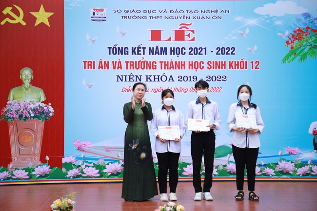 Chùa Cổ Am: Trao Học Bổng Nâng Bước Nhân Tài - Trường THPT Nguyễn Xuân Ôn