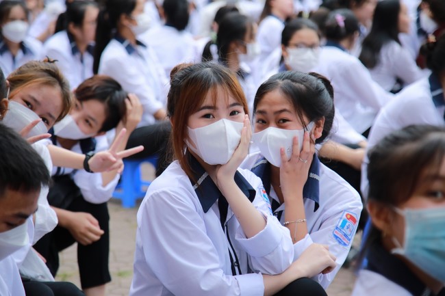 Chùa Cổ Am: Trao Học Bổng Nâng Bước Nhân Tài - Trường THPT Nguyễn Xuân Ôn