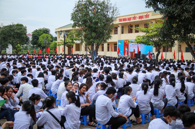 Chùa Cổ Am: Trao Học Bổng Nâng Bước Nhân Tài - Trường THPT Nguyễn Xuân Ôn