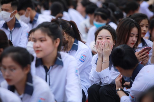 Chùa Cổ Am: Trao Học Bổng Nâng Bước Nhân Tài - Trường THPT Nguyễn Xuân Ôn