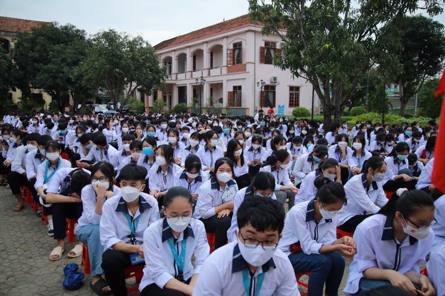 Chùa Cổ Am: Trao Học Bổng Nâng Bước Nhân Tài - Trường THPT Nguyễn Xuân Ôn