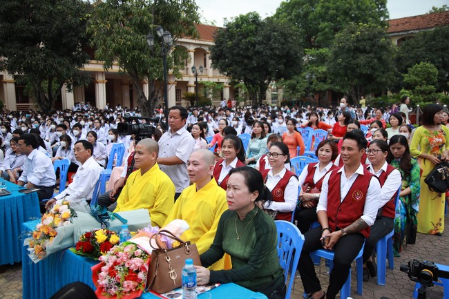 Chùa Cổ Am: Trao Học Bổng Nâng Bước Nhân Tài - Trường THPT Nguyễn Xuân Ôn