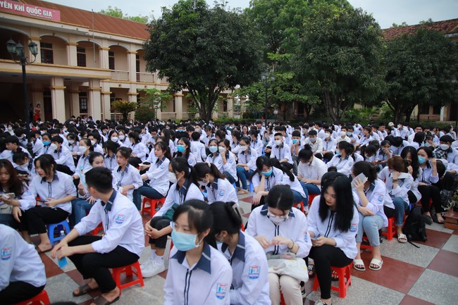 Chùa Cổ Am: Trao Học Bổng Nâng Bước Nhân Tài - Trường THPT Nguyễn Xuân Ôn