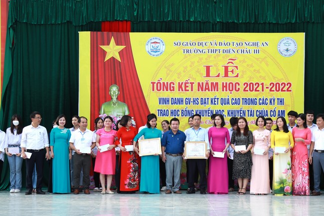 Chùa Cổ Am: Trao Học Bổng Nâng Bước Nhân Tài - Trường THPT Diễn Châu 3