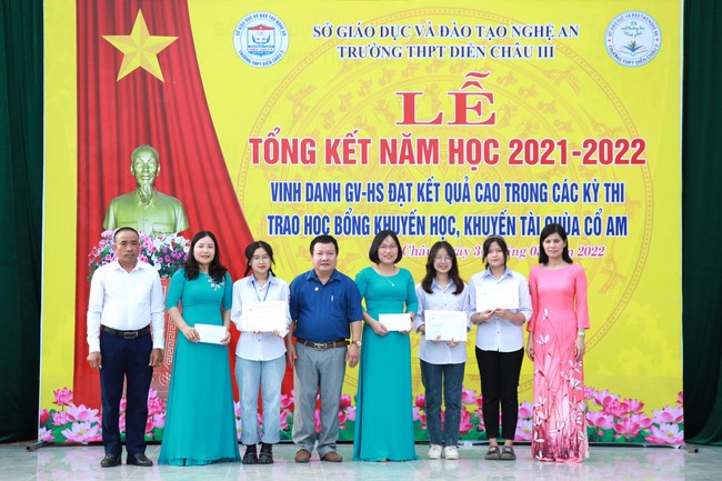 Chùa Cổ Am: Trao Học Bổng Nâng Bước Nhân Tài - Trường THPT Diễn Châu 3