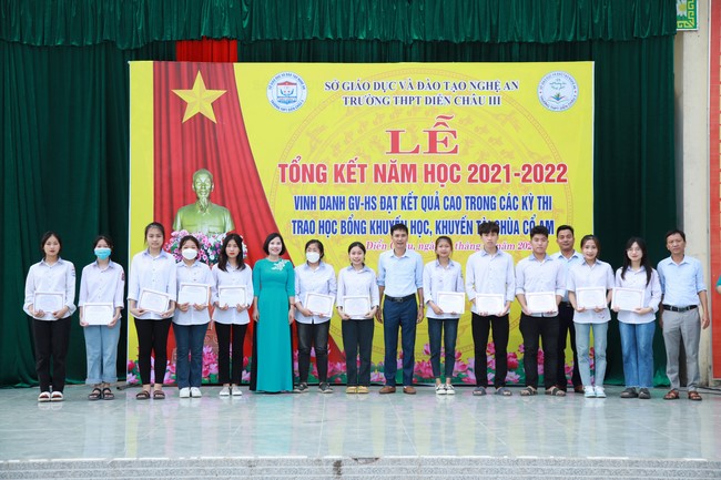 Chùa Cổ Am: Trao Học Bổng Nâng Bước Nhân Tài - Trường THPT Diễn Châu 3