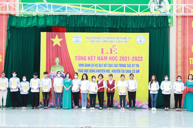 Chùa Cổ Am: Trao Học Bổng Nâng Bước Nhân Tài - Trường THPT Diễn Châu 3