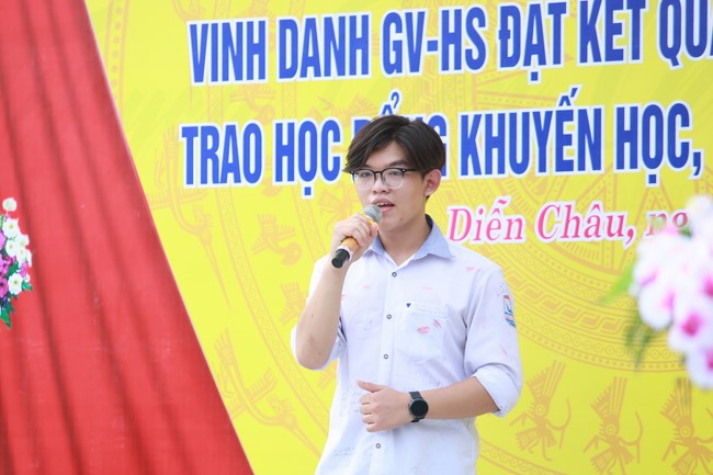 Chùa Cổ Am: Trao Học Bổng Nâng Bước Nhân Tài - Trường THPT Diễn Châu 3