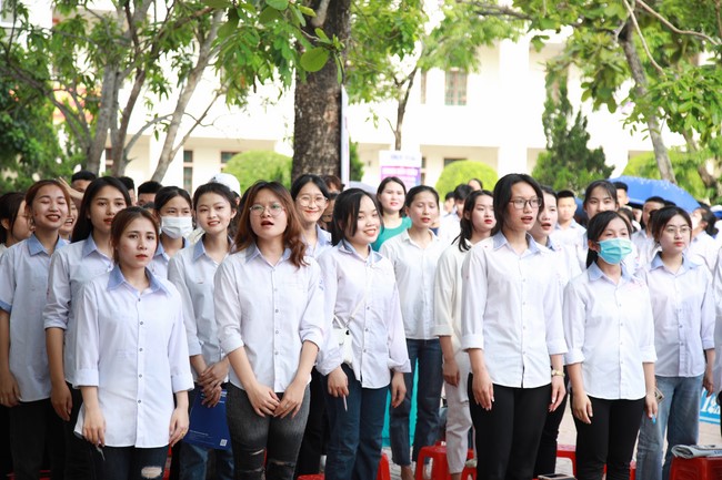 Chùa Cổ Am: Trao Học Bổng Nâng Bước Nhân Tài - Trường THPT Diễn Châu 3