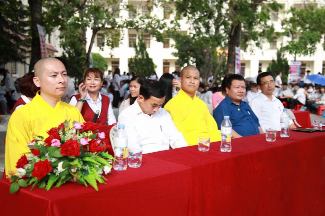 Chùa Cổ Am: Trao Học Bổng Nâng Bước Nhân Tài - Trường THPT Diễn Châu 3